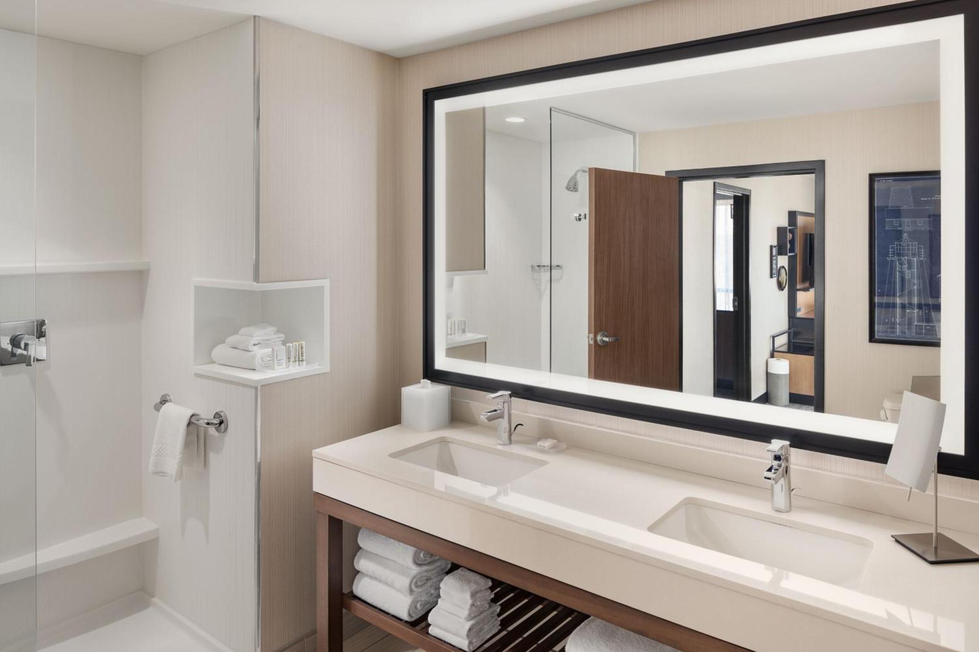 فندق Courtyard By Marriott Portland Downtown/Waterfront المظهر الخارجي الصورة