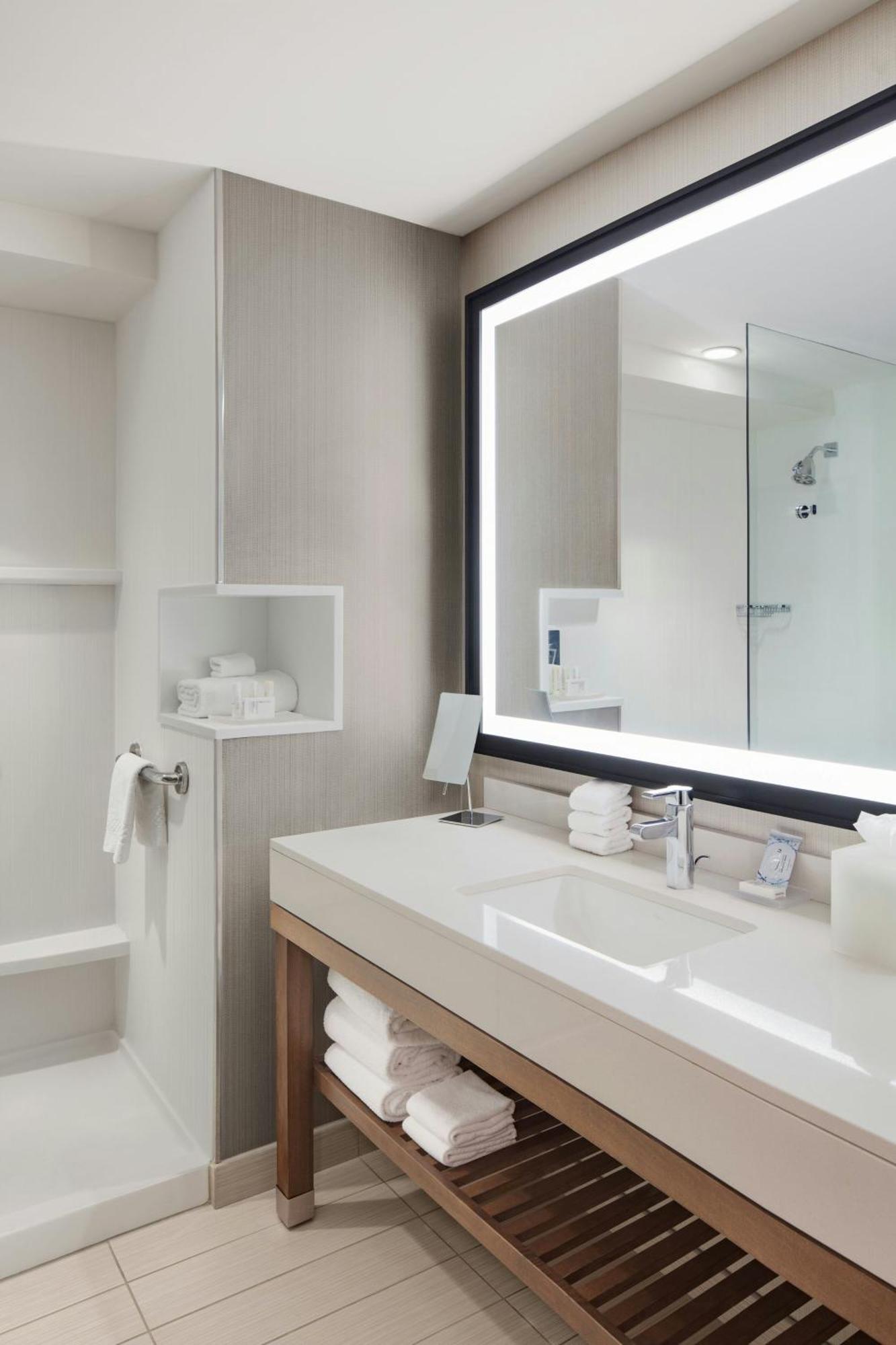 فندق Courtyard By Marriott Portland Downtown/Waterfront المظهر الخارجي الصورة