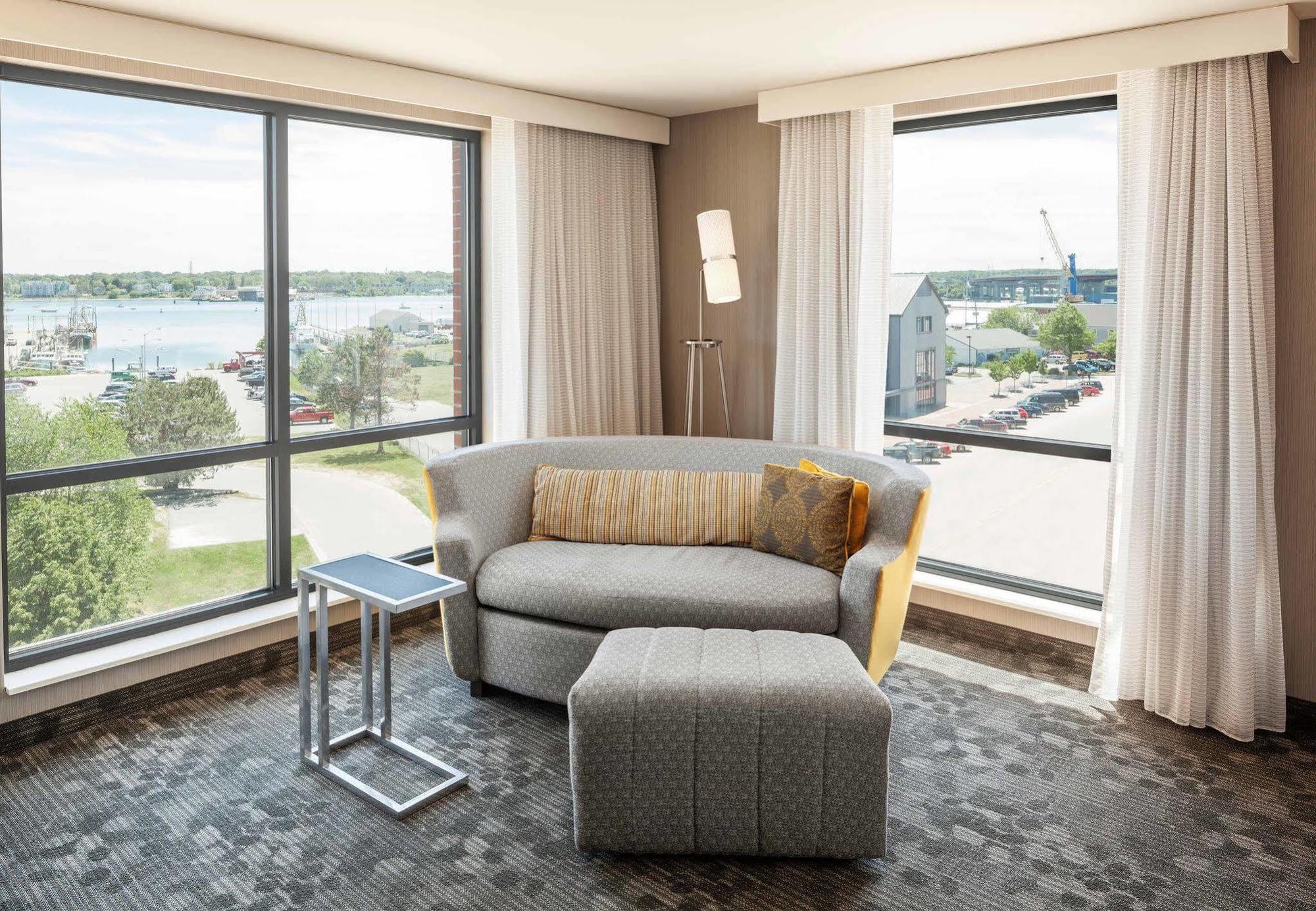 فندق Courtyard By Marriott Portland Downtown/Waterfront المظهر الخارجي الصورة